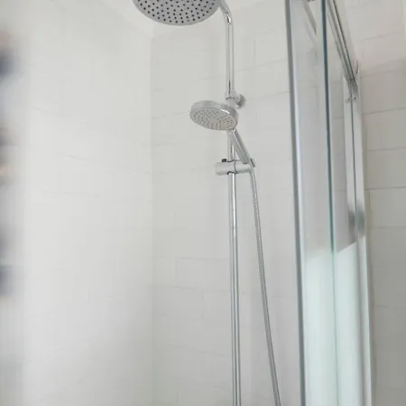 Charming With Stunning Views Of Appartamento